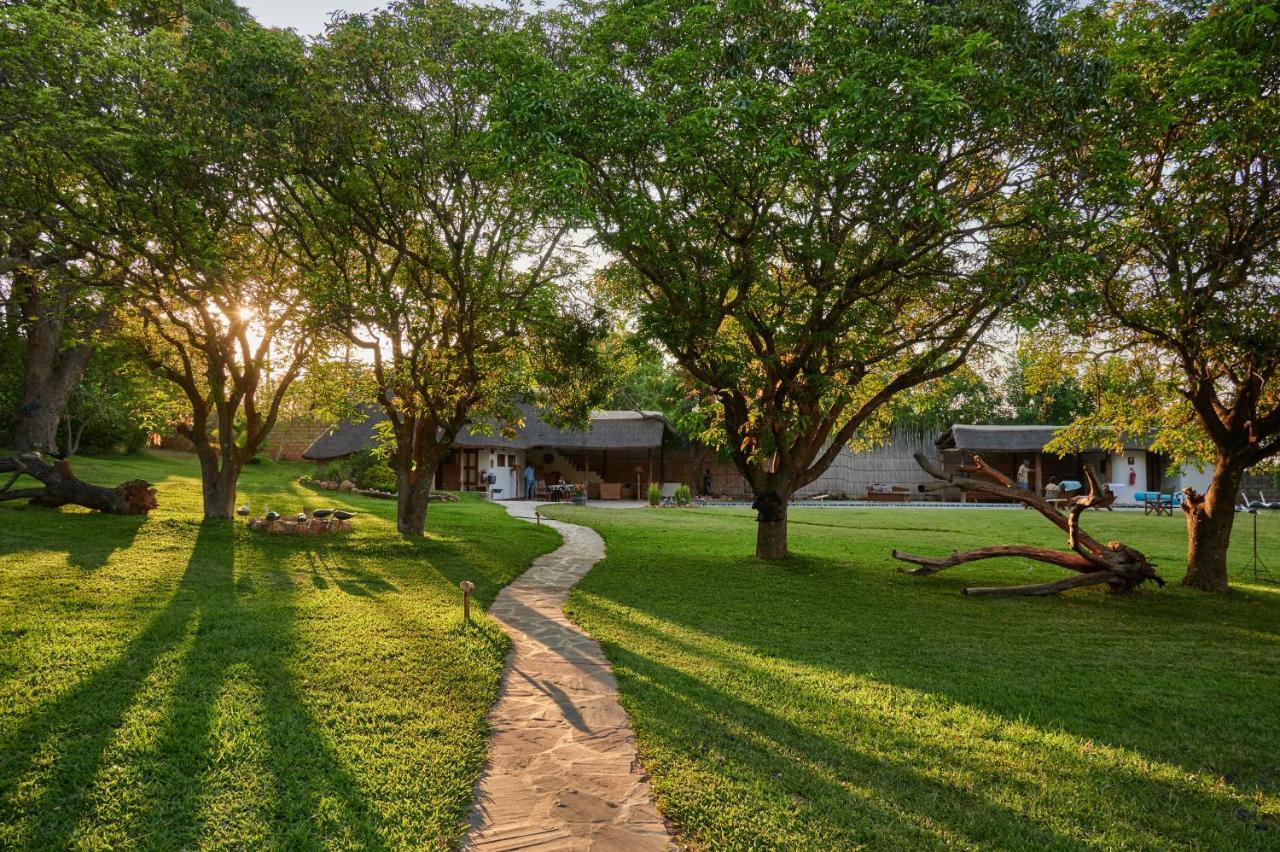 Wild Dogs Lodge Lusaka Exterior photo